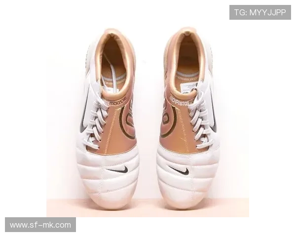 球星专属足球鞋与我们的日常运动鞋对比分析